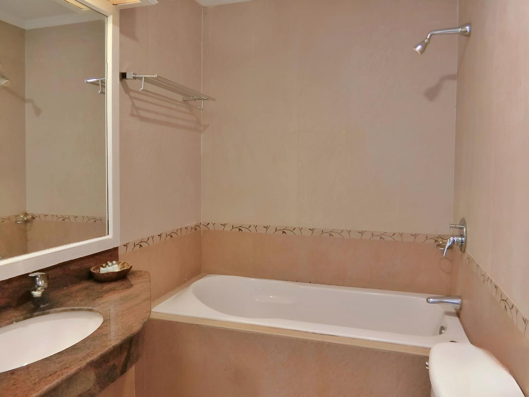 Sira Boutique Residence - Newly Renovated Patong Extérieur photo